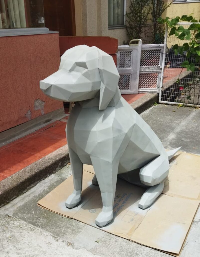Escultura de perro